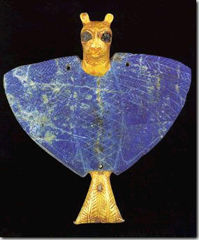 Mari_Breastplate.jpg - Pre-Sargonic Palace, Breastplate, Lapis-lazuli, gold, copper, bitumen, 2500 BC, 13 x 12 x 1 cm, Mari, Syria
